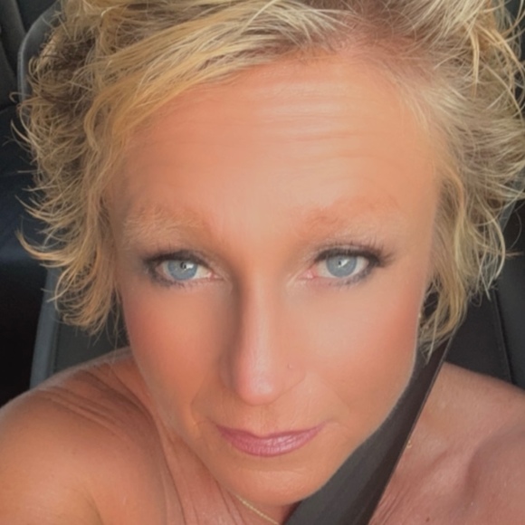 Meet your Posher, Angela - Picture 1 of 1